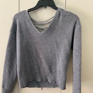 Cute grey open-back knitted sweater